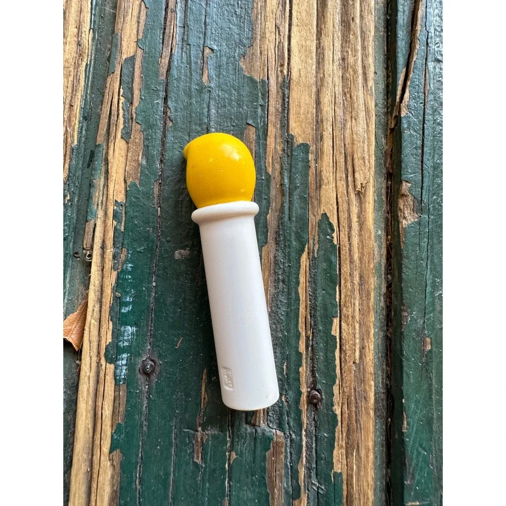 LEGO Vintage 2010 White Candle with Yellow Flame Accessory Piece 2.75 Inch‎